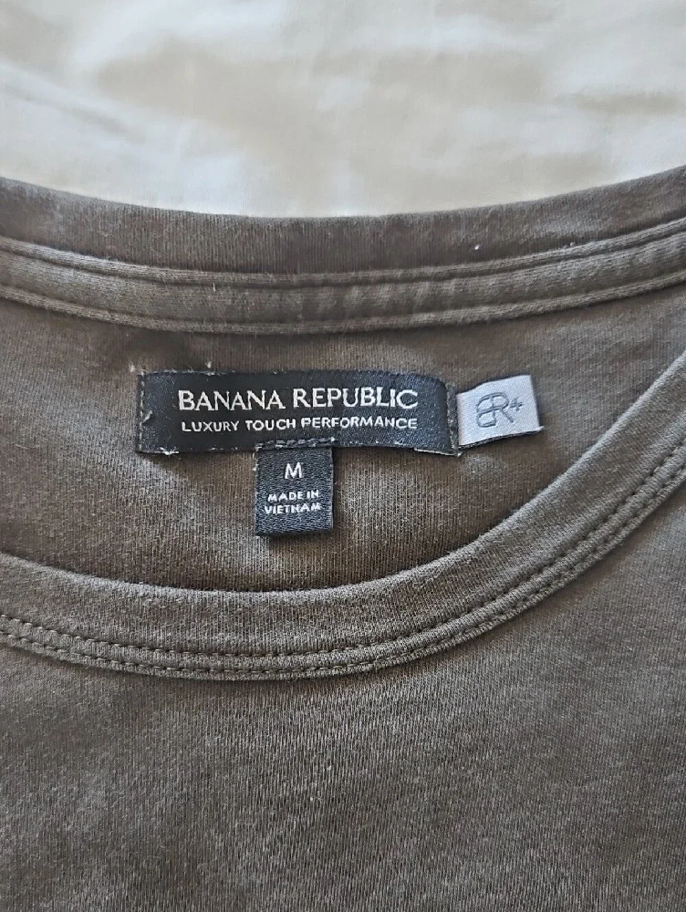 Banana Republic Luxury Touch Performance Men's Crew Neck T-Shirt, Heather Olive